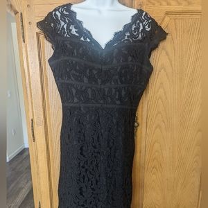 Adriana Papell Black lace sleeveless cocktail party sheath dress